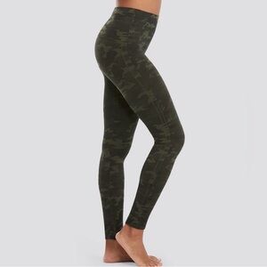SPANX Look at Me Now Seamless Green Camouflage Leggings